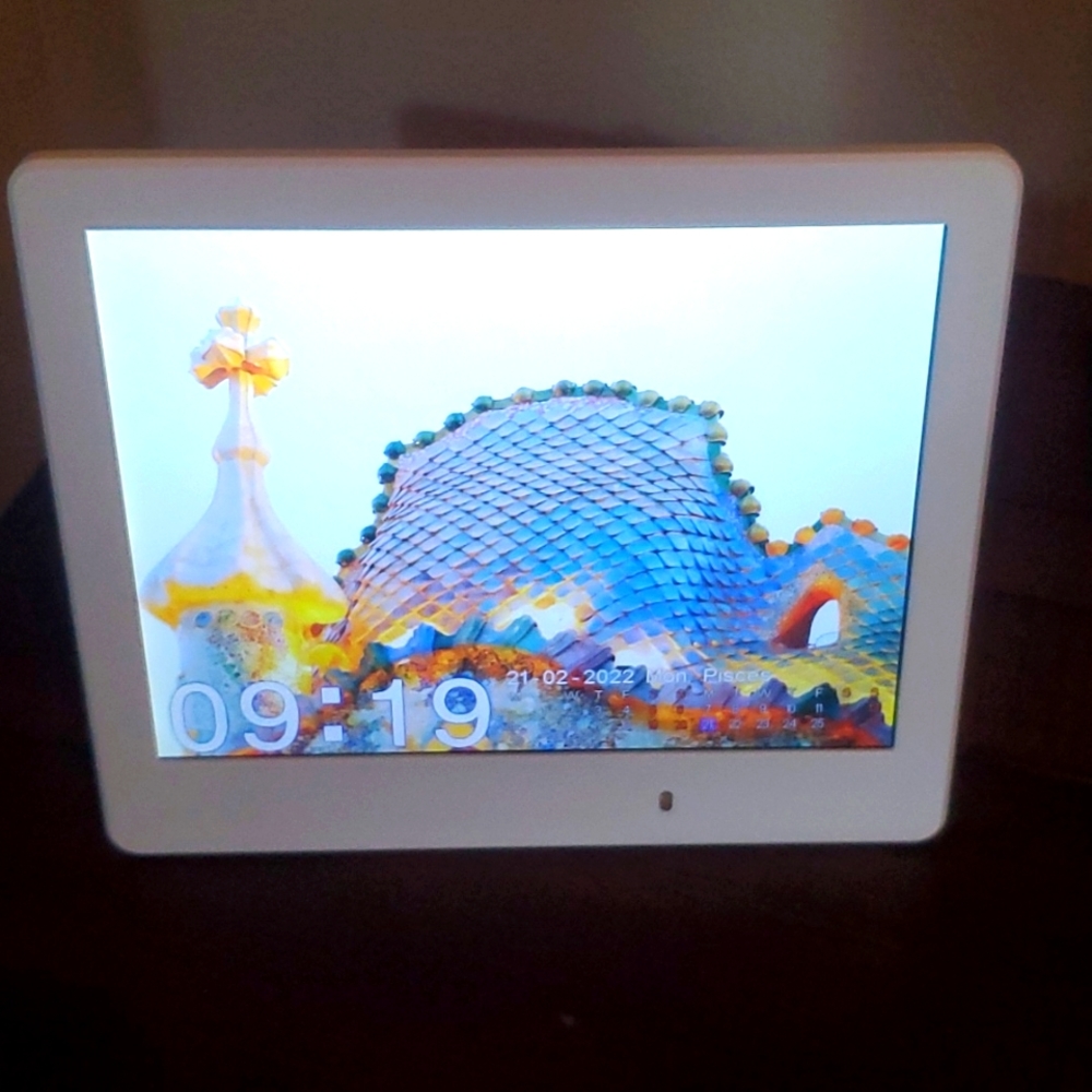 Digital picture frame